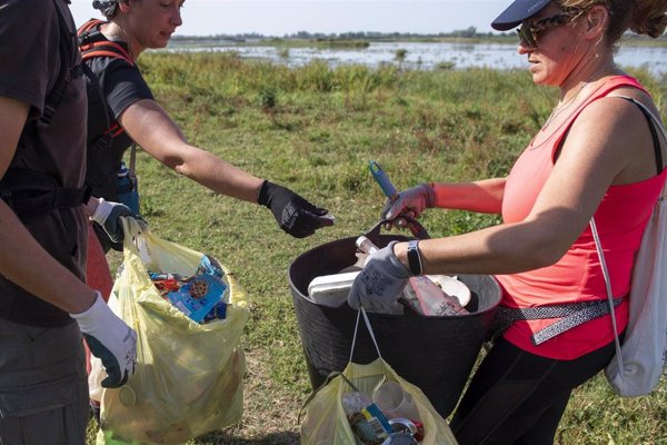 Más de 5.000 voluntarios recogieron 30 toneladas de 'basuraleza' en la última campaña del Proyecto Libera