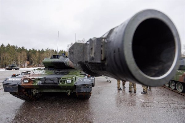Alemania entrega a Ucrania 18 carros de combate Leopard 2