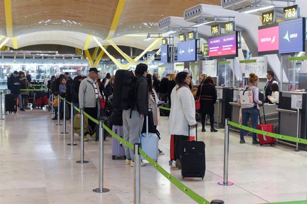 Los aeropuertos españoles operarán 60.498 vuelos para Semana Santa, superando las cifras de 2022