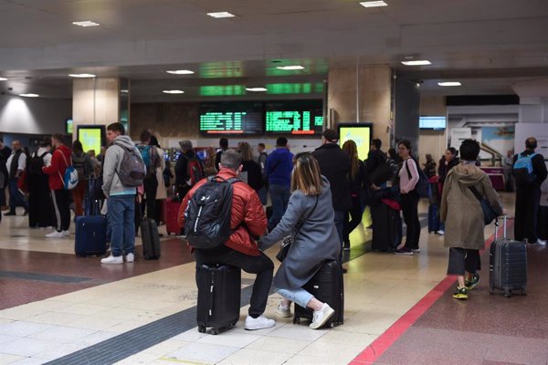 Una avería en Chamartín corta temporalmente la circulación de la alta velocidad entre Madrid y el Levante