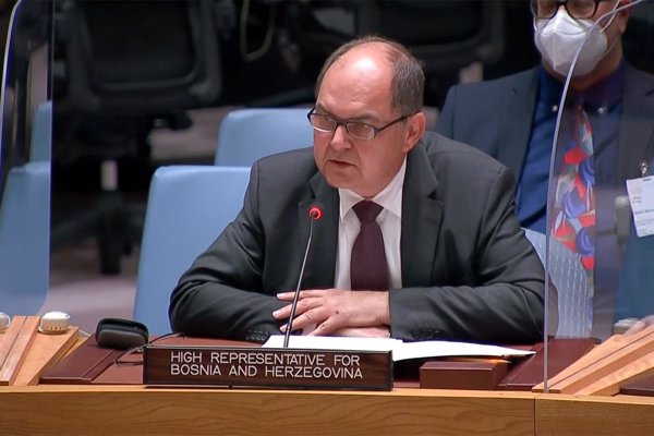 Manifestantes en Sarajevo piden la dimisión del Alto Representante para Bosnia y Herzegovina