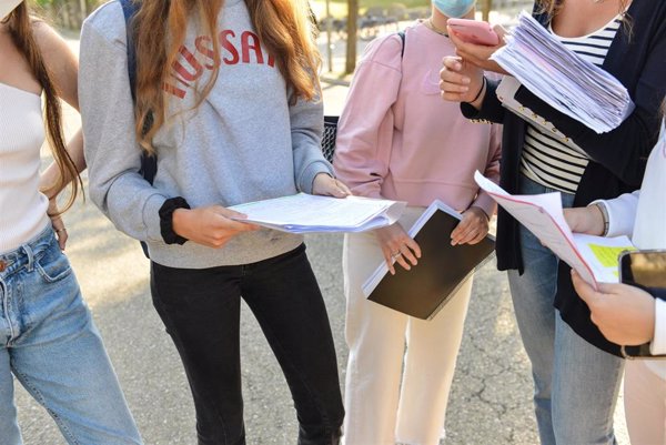 Educación concedió 582.275 becas para el curso 2022-2023, menos de la mitad de las solicitadas