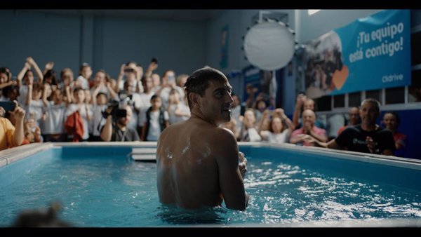 Pablo Fernández bate su sexto récord Guinness al nadar 104,4 kilómetros a contracorriente en 24 horas