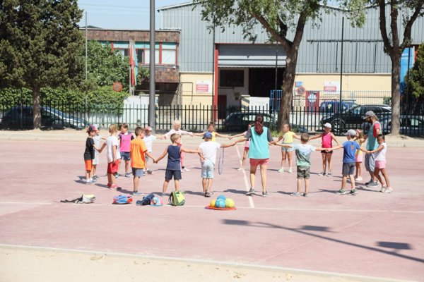 Andalucía permite desde este lunes a alumnos dejar el centro a las 12 con autorización familiar en días de calor extremo