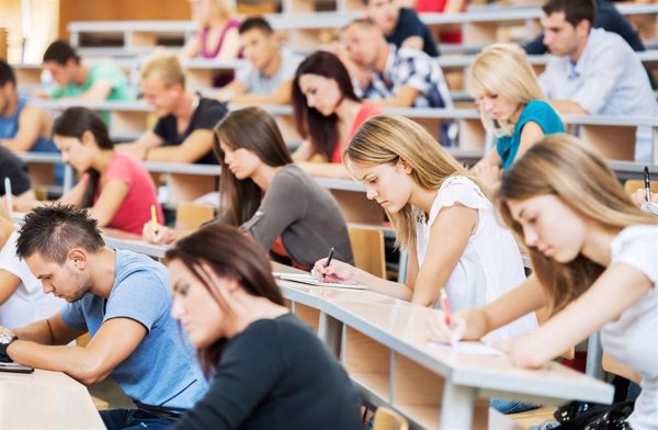 La mitad de alumnos no saca la nota necesaria para acceder al grado que desean en Universidad pública, según un estudio