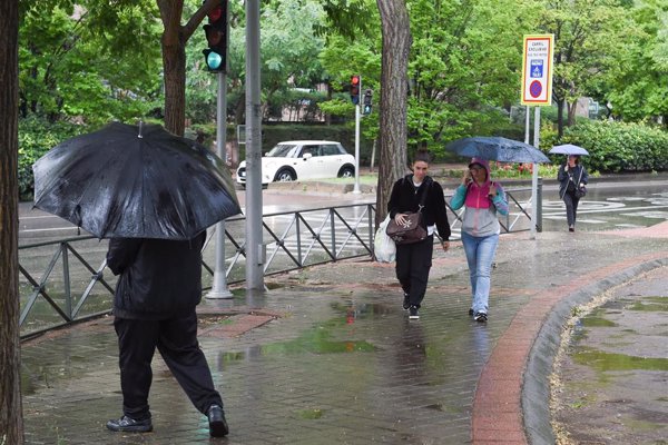 El riesgo por lluvias y tormentas se traslada a ambas mesetas pero seguirá el aviso naranja en C.Valenciana