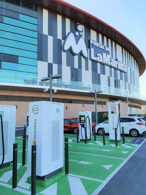 Iberdrola instalará puntos de recarga para coches eléctricos en los centros y parques comerciales de Gentalia