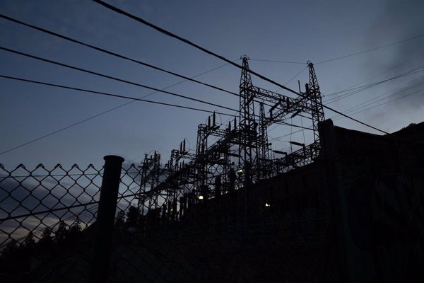 El precio de la luz baja un 4,4% este miércoles y se sitúa por debajo de los 90 euros/MWh