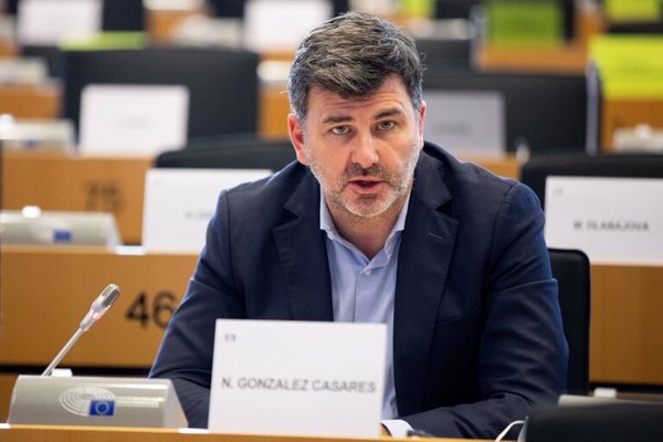 El eurodiputado González Casares pide regular los nuevos dispositivos de tabaco