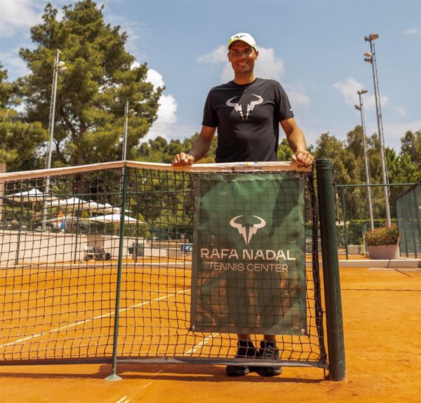 Nadal visita el Rafa Nadal Tennis Center en Grecia