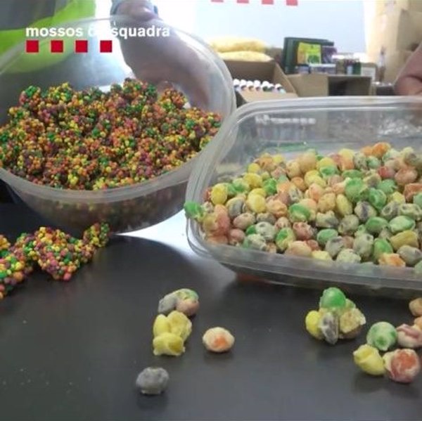 Libertad con cargos para cuatro acusados de fabricar 66.000 chocolatinas con cannabis en Barcelona