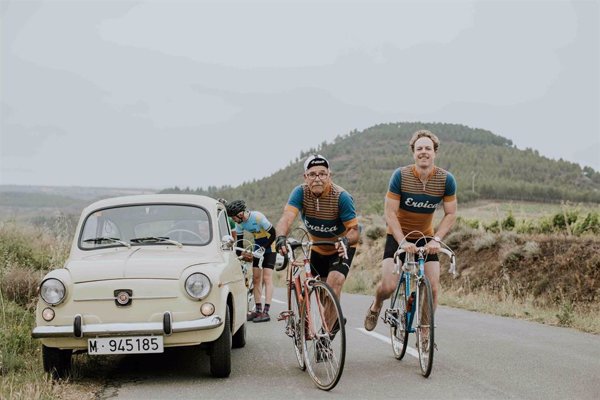 Más de 600 corredores de 23 países disfrutan del ciclismo de antes en la Eroica Hispania en Haro
