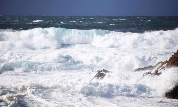 Protección Civil alerta por lluvias fuertes y vientos intensos a Canarias por la borrasca Óscar
