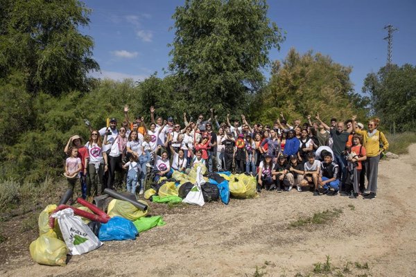 Más de 17.000 personas suman casi 80 toneladas de basuraleza recogida el sábado en casi 1.000 enclaves de toda España