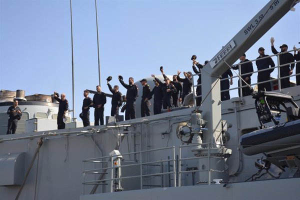 La fragata 'Navarra' se despide de Rota para incorporarse por quinta vez a la operación Atalanta