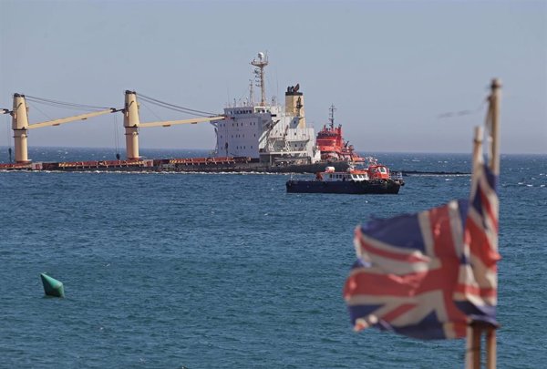 Gibraltar inicia este sábado las operaciones para izar el casco del OS35 y sacarlo del mar