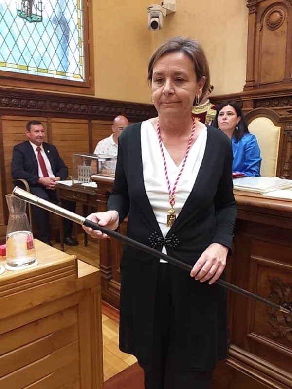 Carmen Moriyón (Foro), elegida alcaldesa de Gijón con el apoyo de PP y Vox y los reproches de la izquierda
