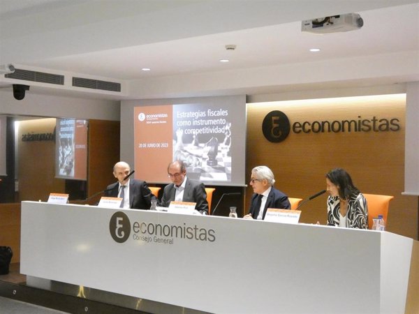 Los economistas abogan por una reforma fiscal que deflacte el IRPF y no baje el Impuesto sobre Sociedades