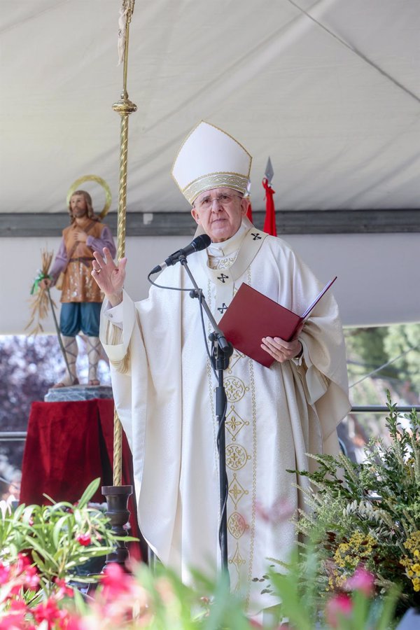 El cardenal Osoro se despide como arzobispo de Madrid con una misa en La Almudena