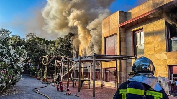 Fallece una mujer de 40 años en el incendio de la residencia de Torrelodones