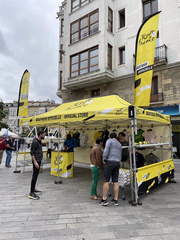 La tienda oficial del Tour de Francia abre en la Plaza General Loma de Vitoria-Gasteiz
