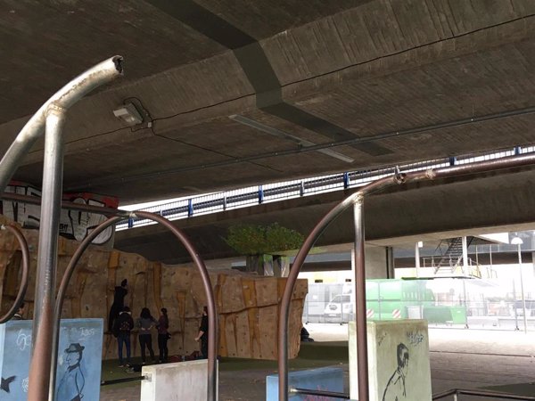 Dos detenidos por provocar el incendio en el que murió una mujer anoche bajo el puente de Pedro Bosch