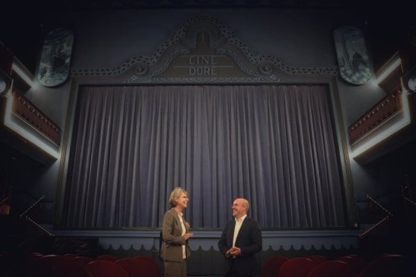 El delegado del Gobierno visita el Cine Doré para conocer el patrimonio cinematográfico español y la Filmoteca