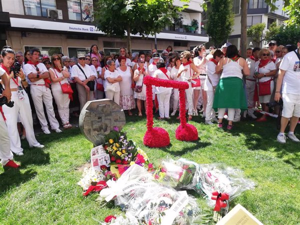 Cientos de personas recuerdan en Pamplona a Germán Rodríguez en el 45 aniversario de su muerte en San Fermín de 1978