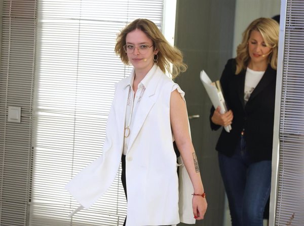 Sumar celebrará hoy un acto sobre feminismos con Díaz y la exdiputada Clara Serra, que criticó la Ley 'sí es sí'