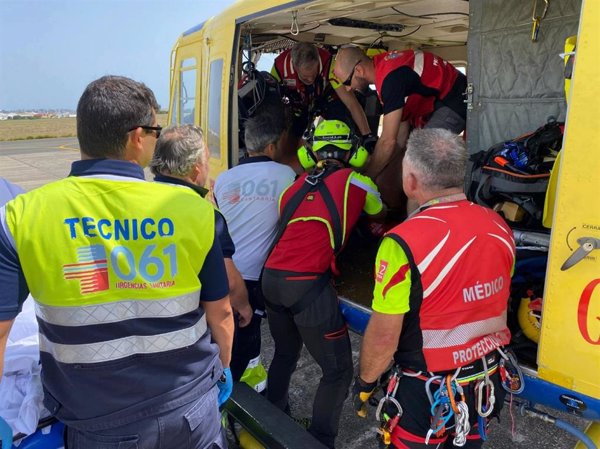 Herido grave un ciclista tras caer por un talud de tres metros en una pista forestal de Guriezo (Cantabria)