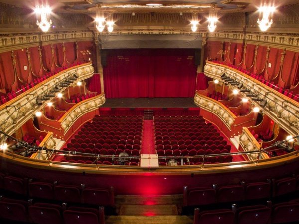 Muere Enrique Fayos, empresario cultural e impulsor del Teatro Olympia de València
