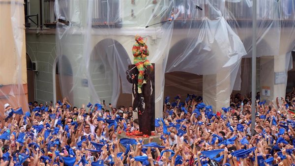 La carrera de la Cipotegato de Tarazona (Zaragoza) tiñe las calles de rojo e inaugura las fiestas patronales