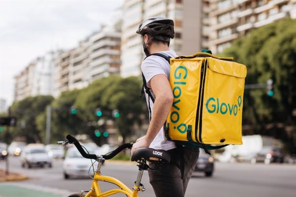Glovo y Uber Eats suspenden temporalmente sus servicios en Madrid por la DANA