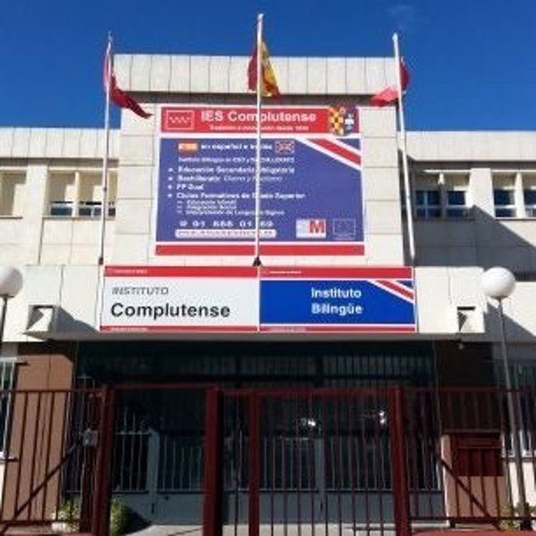 Técnicos de la Consejería evalúan los daños en IES Complutense de Alcalá y estudian alternativas para alumnos