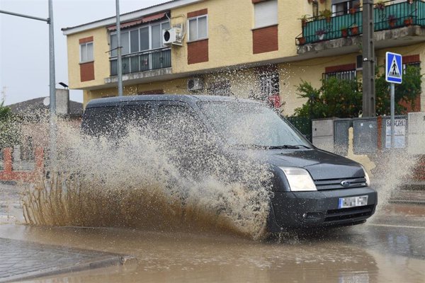 60 personas durmieron anoche en instalaciones municipales de Villamanta (Madrid) por inundación en sus casas