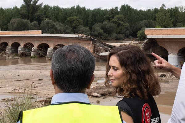 La Comunidad de Madrid pide a la UME ayuda para colocar un puente provisional en Aldea del Fresno