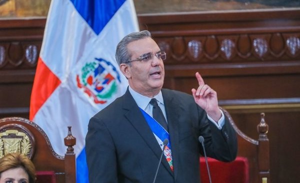 El presidente de República Dominicana ordena el cierre de la frontera con Haití