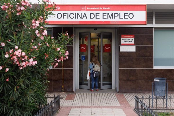 Funcas pide modernizar los servicios públicos de empleo ante la falta de mano de obra y el alto paro