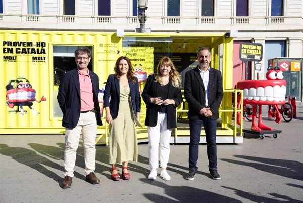 El Govern crea una cabina de podcast en catalán que viajará por Cataluña para