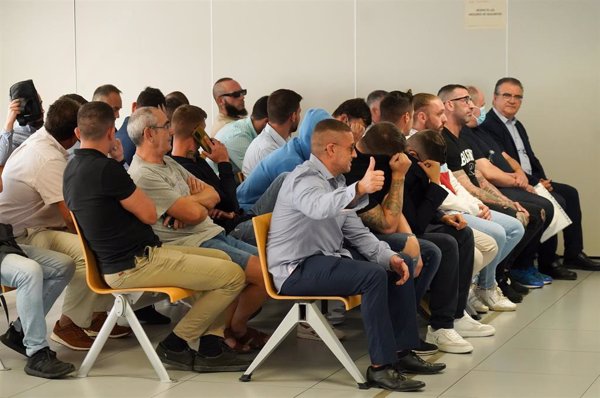 La vista por las agresiones del 9 d'Octubre de 2017 se suspende por falta de acuerdo en las órdenes de alejamiento