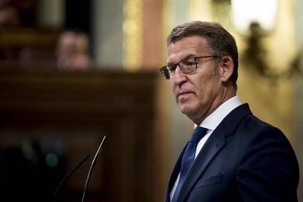 Feijóo destaca diferencias del PP y Vox en materia de autonomías o lenguas pero promete continuar el diálogo