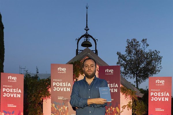 Félix Moyano recibe el Premio de Poesía Joven de RNE y Fundación Montemadrid