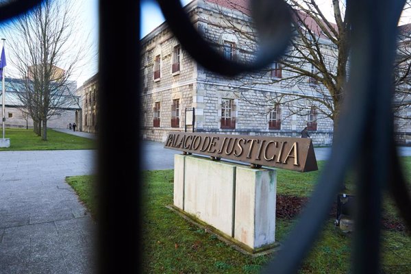 Un juez archiva la denuncia a un guardia civil de Cantabria por usar su placa para no pagar en un burdel