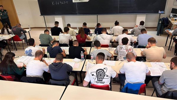 Hasta cuatro personas son expulsadas de las pruebas para la Guardia Civil en La Rioja por portar un móvil