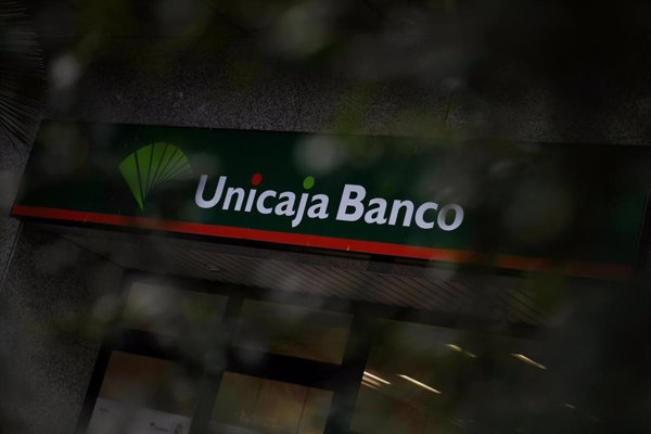 El empresario mexicano Tinajero vende su 2,95% en Unicaja Banco por 74,5 millones