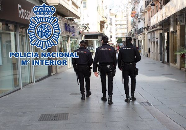 Detenido en Granada tras huir con una garrafa de aceite en un centro comercial