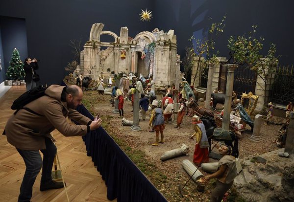 Cuadros de estilo picassiano y unos Reyes Magos al ritmo de la tarantela, en el Belén Napolitano del Palacio Real