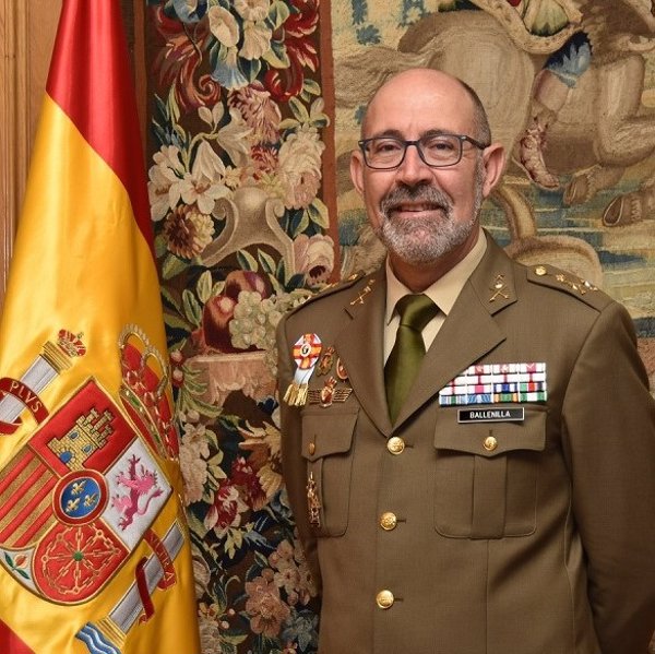 Un general con doctorado en Historia y experiencia en misiones internacionales, nuevo director del CESEDEN