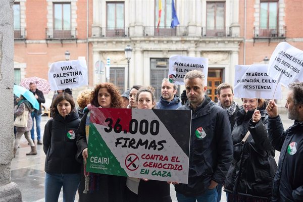 CEAR Entrega Más De 36.000 Firmas Al Gobierno Para Que Promueva ...