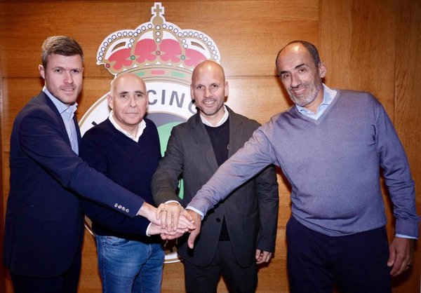 El Racing de Santander renueva a su técnico José Alberto hasta 2026